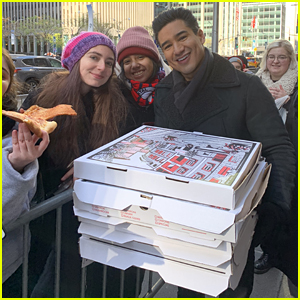 Mario Lopez Surprises Harry Styles Fans Waiting in Line for 'Saturday Night Live' With Pizza!