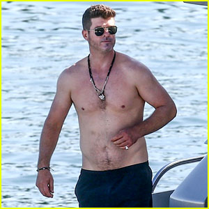 Robin Thicke Goes Shirtless for a Boat Day in Miami