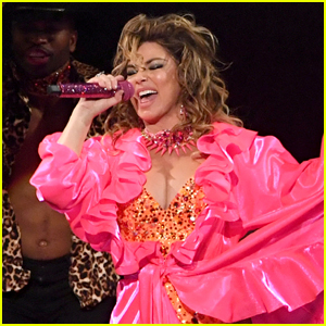 Shania Twain Closes American Music Awards 2019 with Performance of Greatest Hits! (Video)