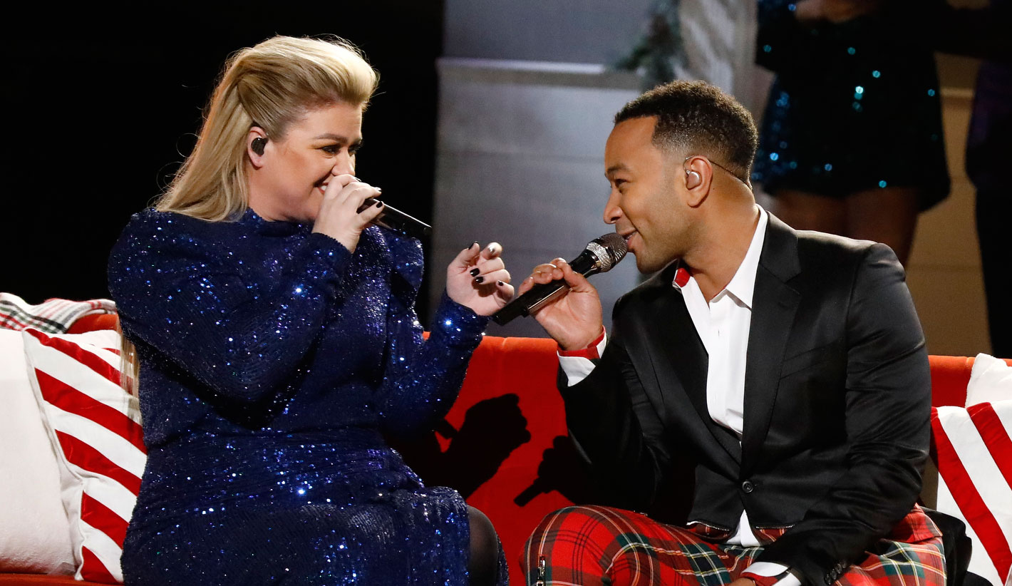 John Legend & Kelly Clarkson Perform Updated ‘Baby It’s Cold Outside