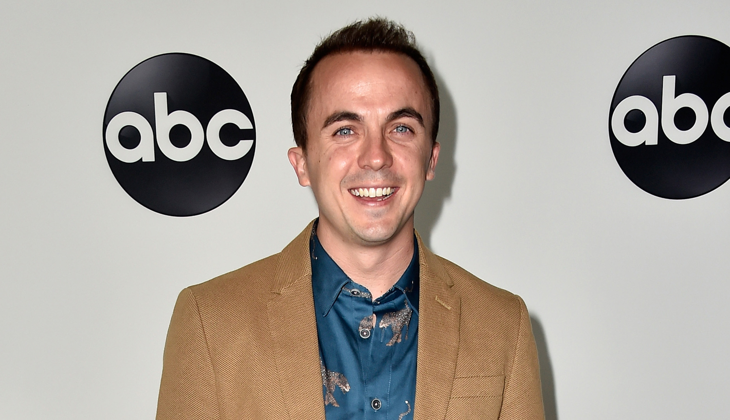 Frankie Muniz Jokes About Going Bald 18 Years After His Golden Globes