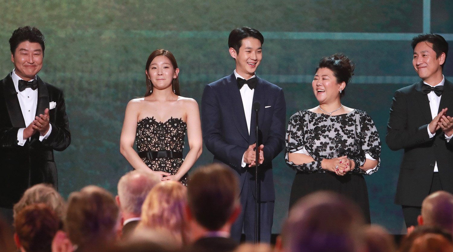 ‘Parasite’ Cast Gets Standing Ovation While Presenting at SAG Awards