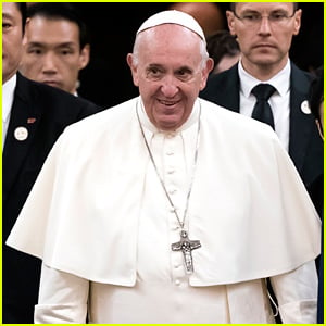 Pope Francis Apologizes After Slapping Woman's Hand