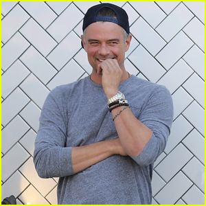 Josh Duhamel Grabs Lunch with a Female Friend in WeHo