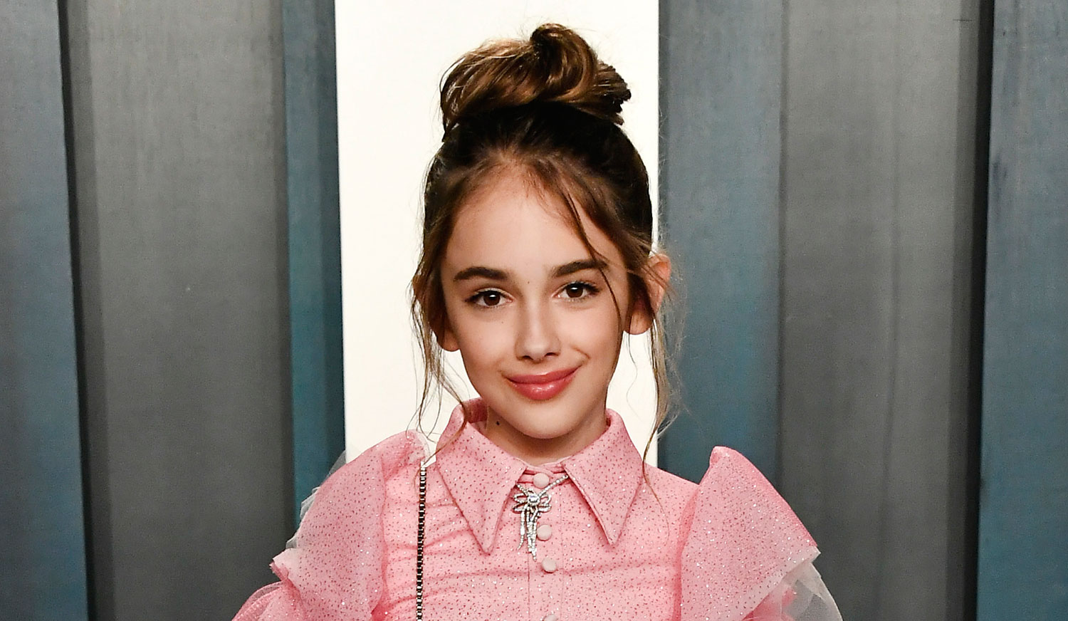 Once Upon a Time in Hollywood’s Julia Butters Cut Her Dad’s Hair & It Didn’t Go Well! (Video