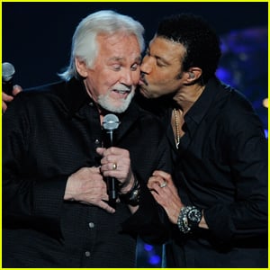 Lionel Richie Mourns the Death of One of His 'Closest Friends' Kenny Rogers