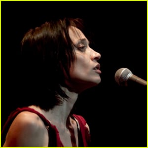 Fiona Apple Announces Release Date for New Album 'Fetch the Bolt Cutters'!