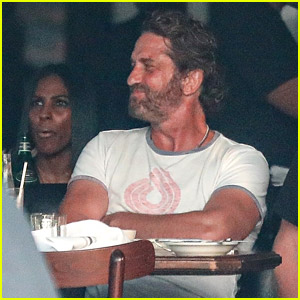 Gerard Butler Joins a Big Group of Friends for Dinner in Venice