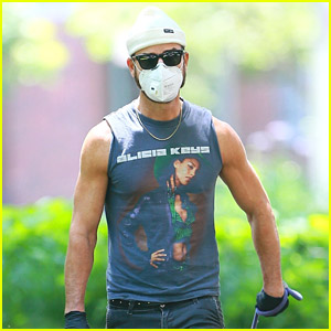 Justin Theroux Puts His Alicia Keys Love on Display During a Dog Walk