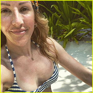 Ellie Goulding Reveals She 'Burnt My Boobs' During Her Tropical Vacation