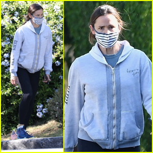 Jennifer Garner Gets in Some Exercise on Afternoon Hike