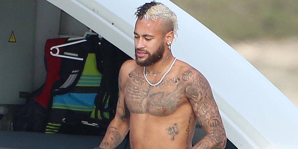 Neymar Takes a Dip on Vacation in Spain With Friends & Family