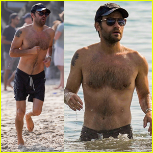 Paul Wesley Looks Hot Going Shirtless at the Beach!
