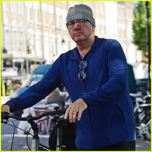 Kevin Spacey, Pictured for the First Time in Months, Heads Out for a Bike Ride in London