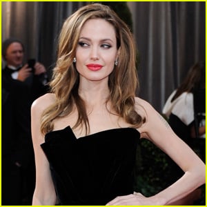 Angelina Jolie in Talks to Star in 'Every Note Played'