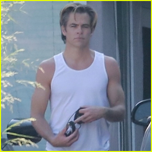 Chris Pine Shows Off His Muscles Leaving the Gym!