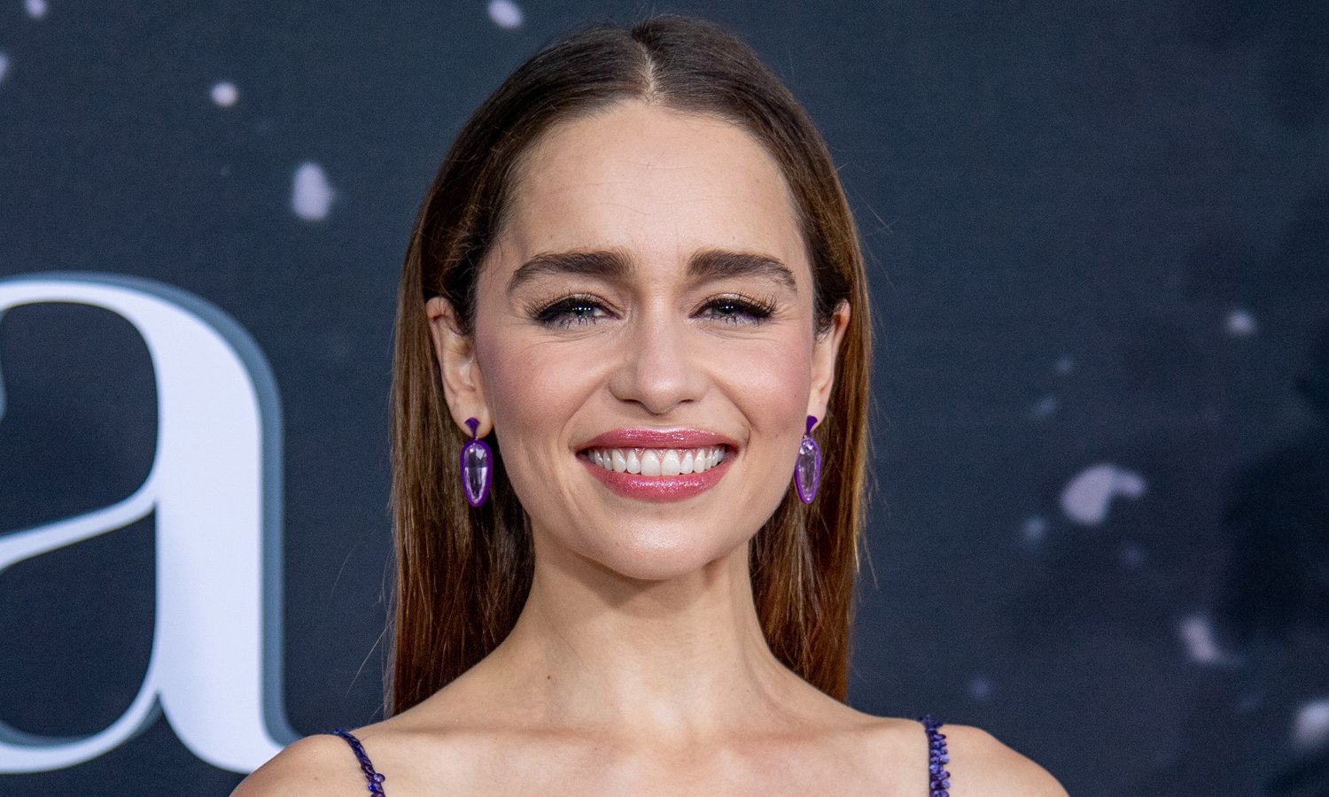 Emilia Clarke Jumped Out of a Plane for Her 34th Birthday! Emilia(02)