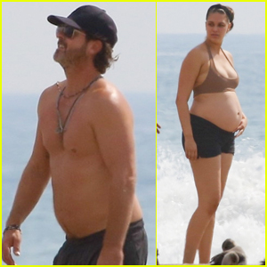 Robin Thicke Goes Shirtless at the Beach with Pregnant Fiancee April Love Geary!