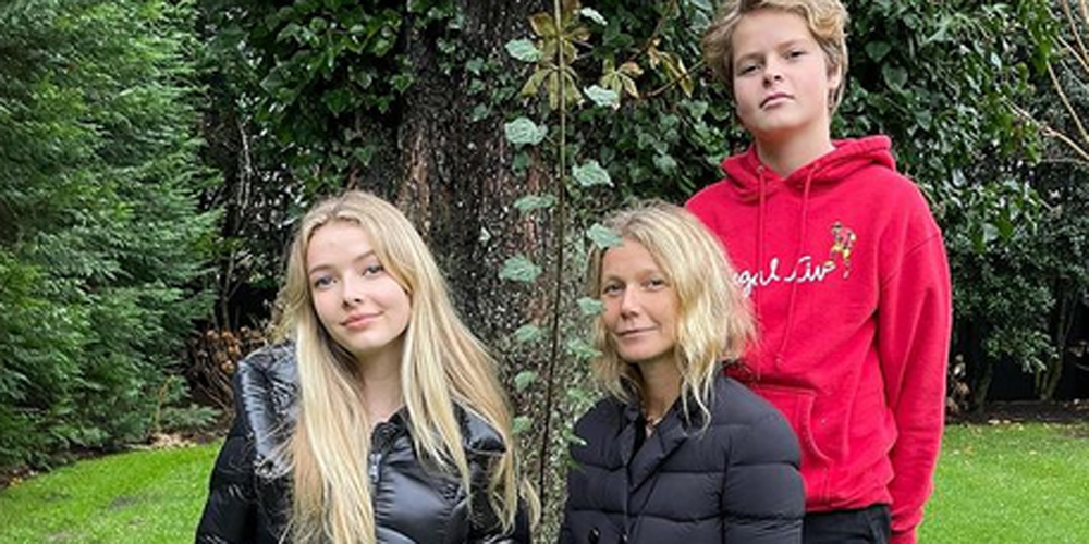 Paltrow Shares a Rare Photo With Kids Apple & Moses in an(01)