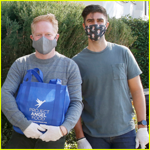 Jesse Tyler Ferguson & Husband Justin Mikita Deliver Meals Ahead of Thanksgiving