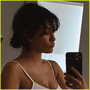 Pregnant Jessica Szohr Shows Off Her Baby Bump in Mirror Selfie