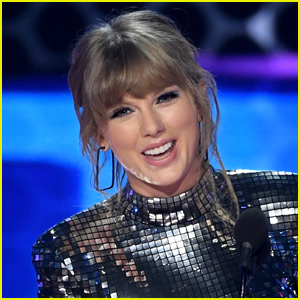 Celebs React to Taylor Swift's New Album 'Evermore'!