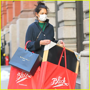 Katie Holmes Loads Up On Art Supplies Just Days Away From Christmas