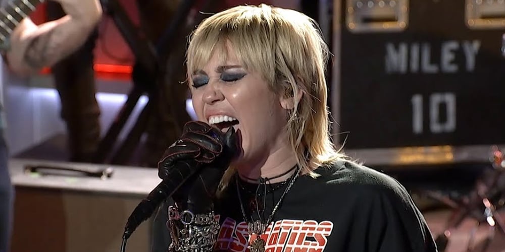 Miley Cyrus Covers Hole Classic ‘Doll Parts’ Watch! (Video