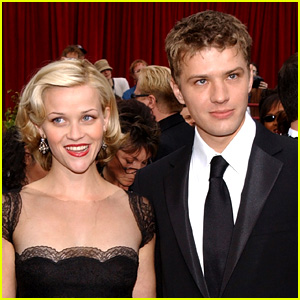 Reese Witherspoon Reflects on Ex Ryan Phillippe's Comment About Money at 2002 Oscars