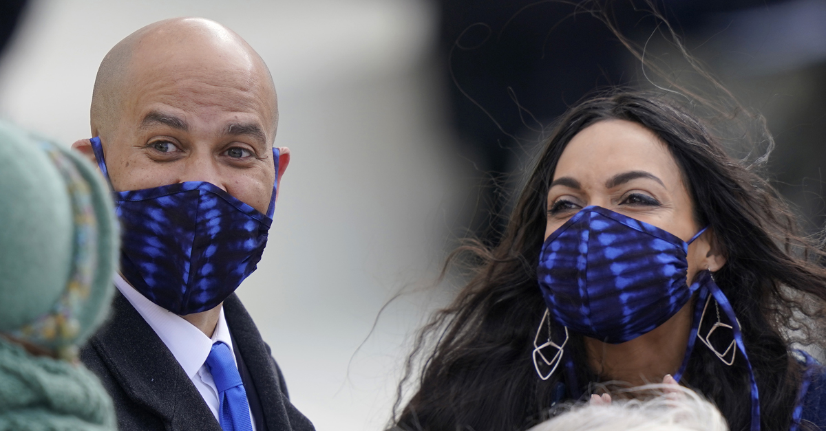 Cory Booker Brings Rosario Dawson to 2021 Presidential Inauguration(02)