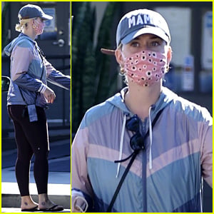 Katy Perry Shows Off Her 'Mama' Pride While Running Errands