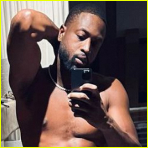 Dwyane Wade Bares Ripped Abs in Pre-Valentine's Day Shirtless Selfies!