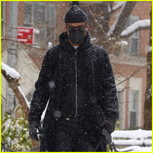 Justin Theroux Takes His Pup Kuma on a Snowy Walk in NYC