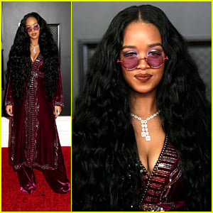 H.E.R. Wore The Coolest Velvet Suit To The Grammys 2021