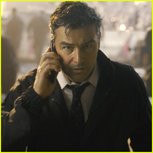 Kyle Chandler's Total Word Count in 'Godzilla vs. Kong' Revealed & It's Barely Anything