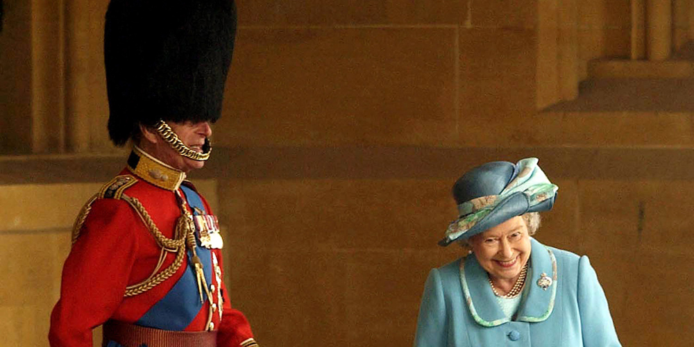 Find Out the Real Story Behind the Viral Photo of Queen Elizabeth