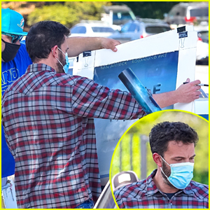 Ben Affleck Signs Giant 'Gone Girl' Poster While Out in LA
