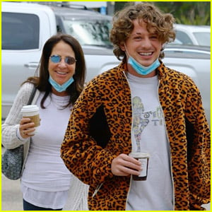 Charlie Puth Heads Out for Lunch with His Mom!