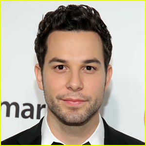 Skylar Astin Shows Off Ripped Body to Promote ‘Zoey’s Extraordinary ...