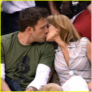 Ben Affleck & Jennifer Lopez Spotted Kissing in Public for the First Time Since Reuniting!