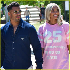 Ciara & Russell Wilson Show Some PDA During a Romantic Stroll in Venice