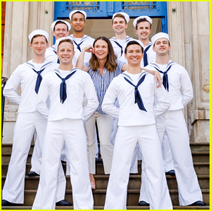Sutton Foster Has Some Fun With A Bunch of Sailors During 'Anything Goes' Photo Call