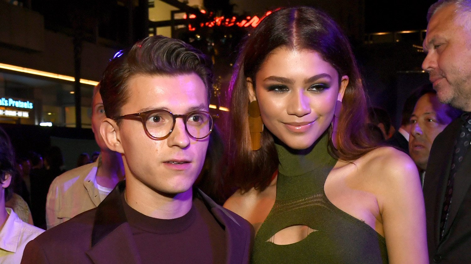 Best Fan Reactions to Those Zendaya & Tom Holland Kissing Photos | Tom