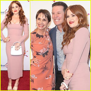 Isla Fisher Steps Out for Premiere of 'Here Out West' at Cinefest OZ Film Festival