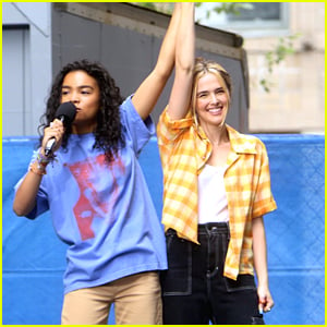 Zoey Deutch Continues Filming 'Not Okay' With Mia Isaac in NYC
