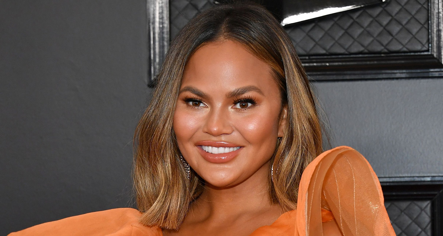 Chrissy Teigen Marks Six Months of Sobriety ‘Happier and More Present(00)