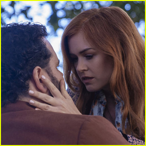 Josh Gad Says That Isla Fisher 'Saved His Life' During Filming for a New Show