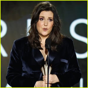 Melanie Lynskey Gives Sweet Shout-Out to 'Angel' Nanny in Critics' Choice Awards 2022 Acceptance Speech
