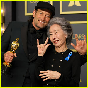 Youn Yuh-Jung Wins Oscar Fans Hearts For Signing Troy Kotsur's Name During Best Supporting Actor Category
