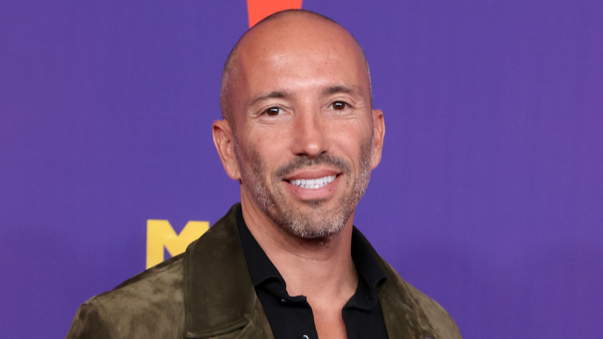 Jason Oppenheim Responds to ‘Selling Sunset’ Fake Phone Call Claim